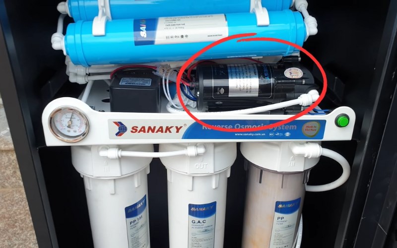 M&aacute;y lọc nước đ&oacute;ng ngắt li&ecirc;n tục do m&aacute;y bơm yếu