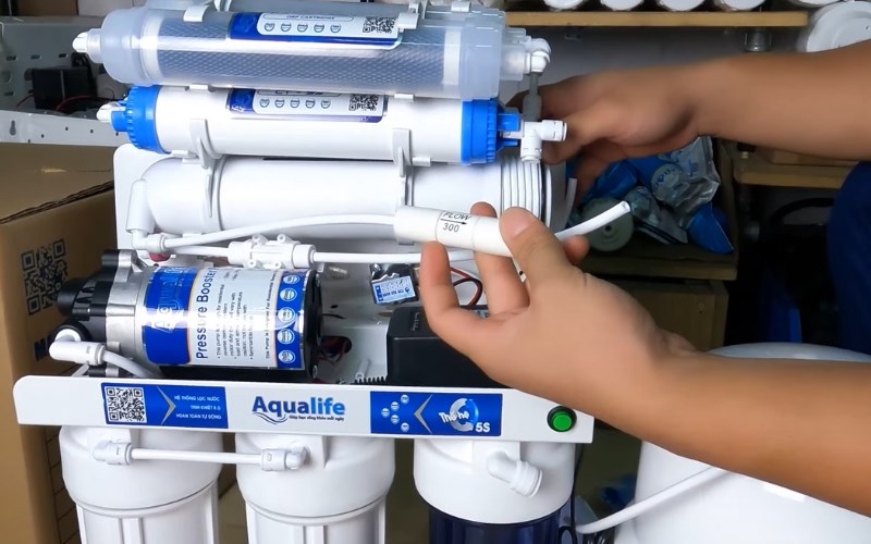 M&aacute;y lọc RO đ&oacute;ng ngắt li&ecirc;n tục do van thải cốc lọc bị hỏng