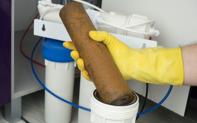 M&aacute;y lọc chạy ngắt do l&otilde;i lọc th&ocirc; (1, 2, 3) bị cặn bẩn