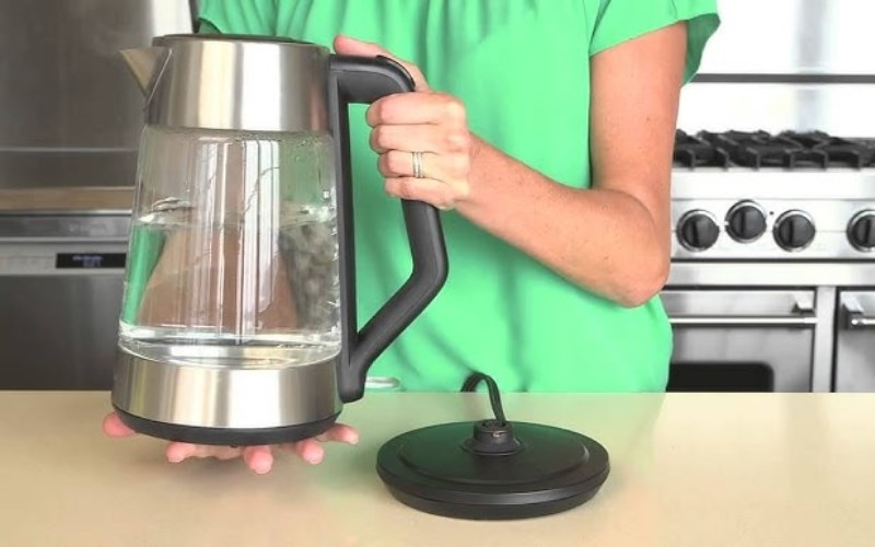 Ấm si&ecirc;u tốc s&aacute;ng đ&egrave;n nhưng kh&ocirc;ng thấy s&ocirc;i