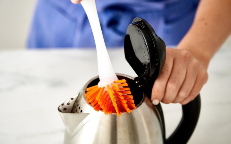 Thường xuy&ecirc;n vệ sinh ấm si&ecirc;u tốc