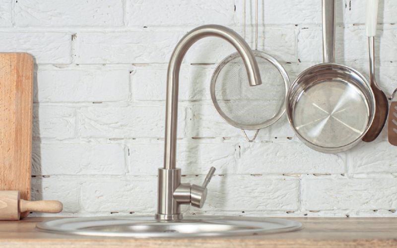 V&ograve;i rửa ch&eacute;n n&oacute;ng lạnh inox Malloca K569-SN