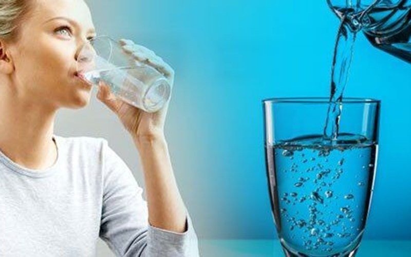 Bạn n&ecirc;n uống loại nước c&oacute; t&iacute;nh kiềm n&agrave;o?