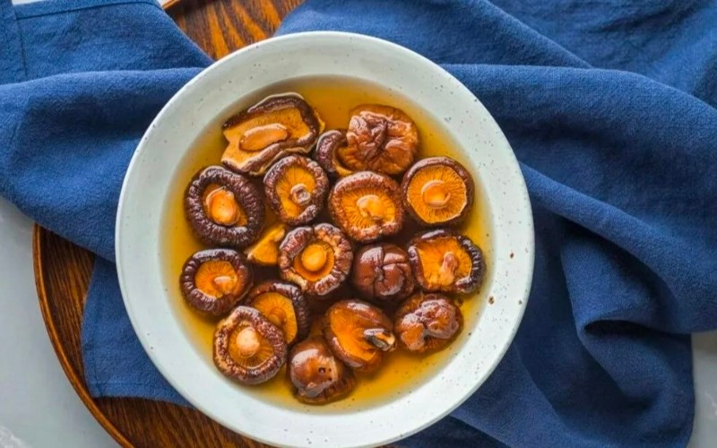 C&aacute;ch loại bỏ vị đắng tr&ecirc;n nấm