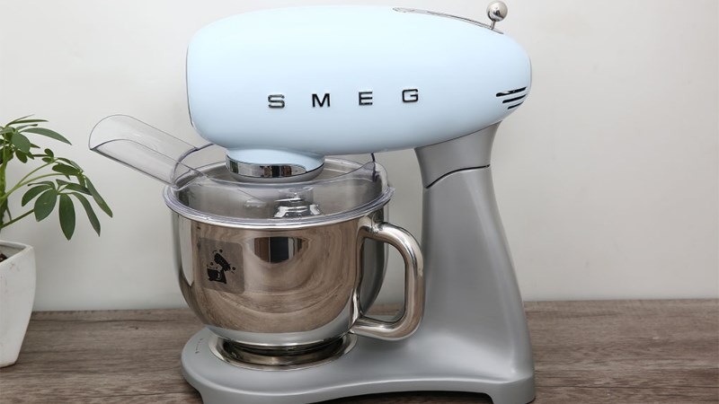 Máy trộn bột đa năng Smeg SMF02PBEU (535.43.608)
