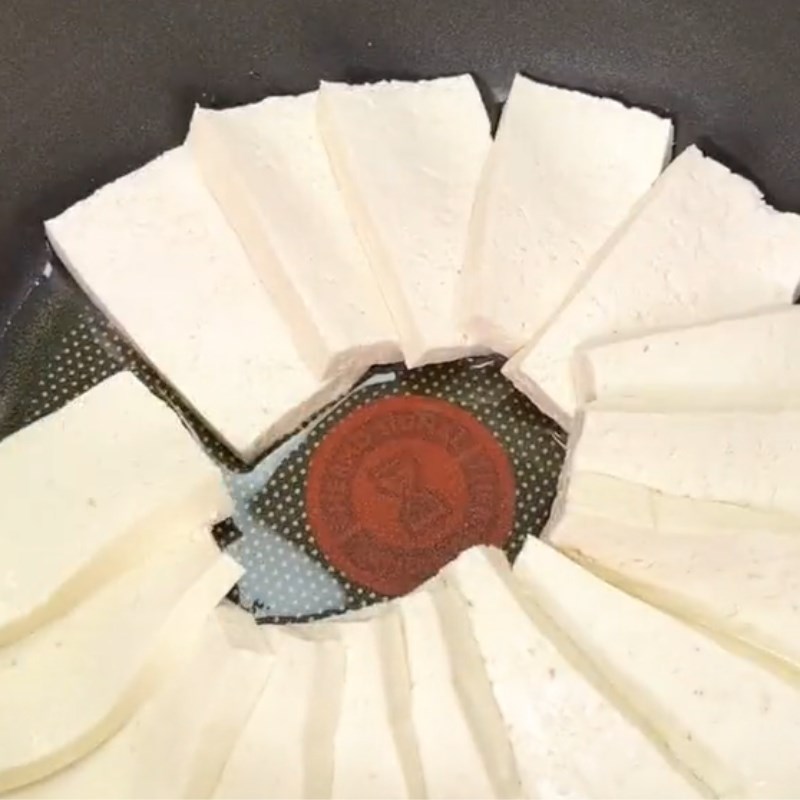 Bước 2 Chế biến Pizza đậu hũ (Công thức được chia sẻ từ Tiktok Vào bếp cùng Điện máy XANH)