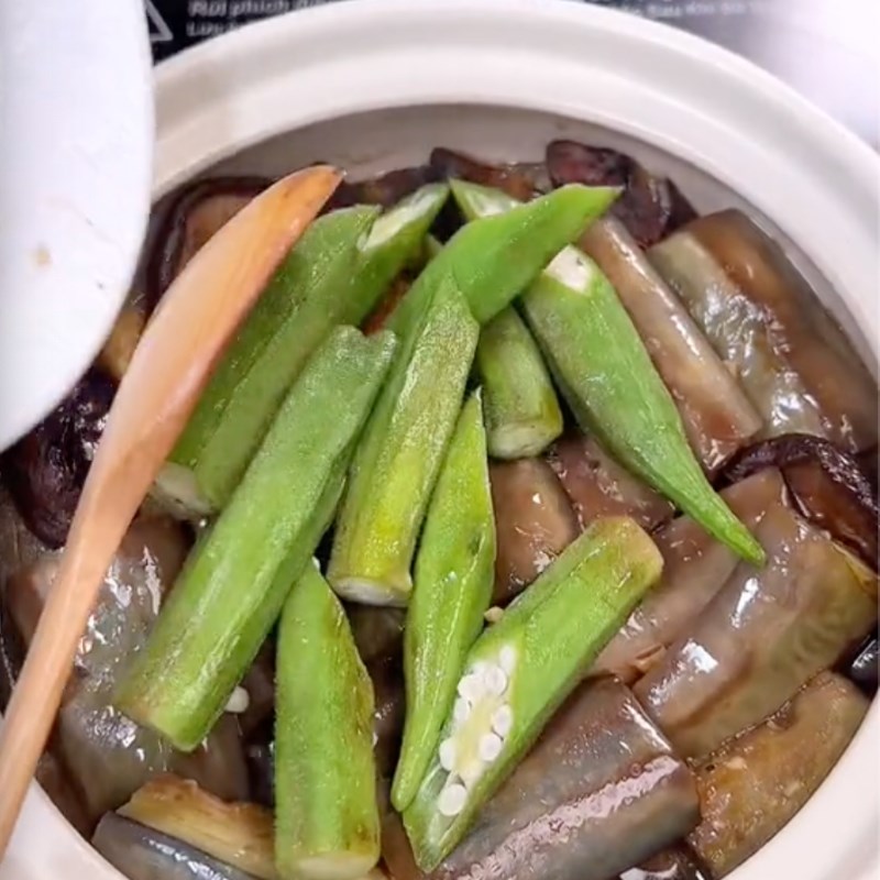 Bước 3 Cà tím kho tộ chay Cà tím kho tộ chay (Công thức được chia sẻ bởi Tiktok Bếp chay XANH)