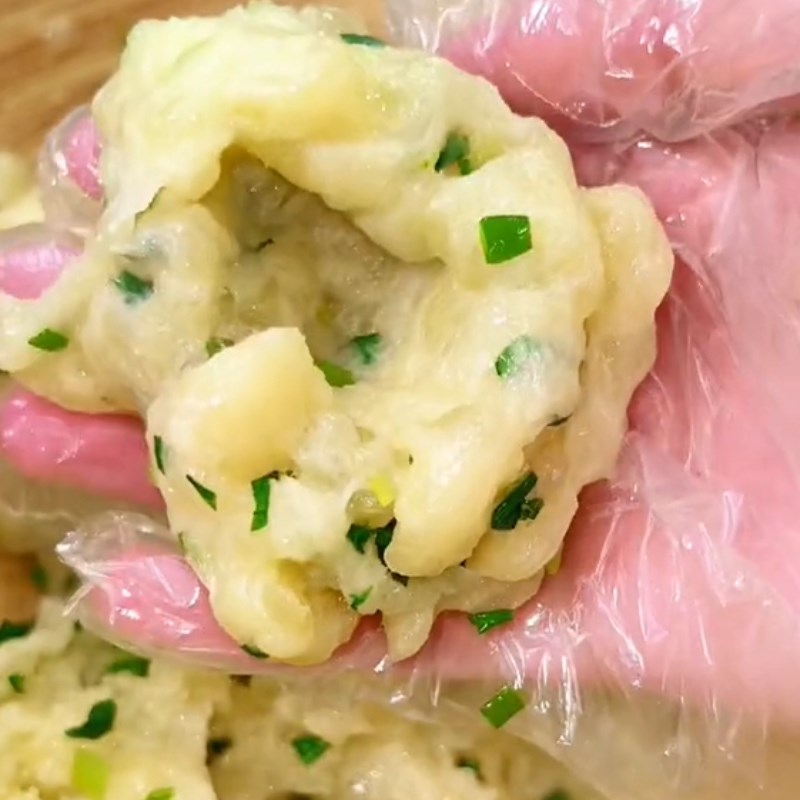 Bước 2 Chế biến Khoai mì mỡ hành (Công thức được chia sẻ từ Tiktok vào bếp cùng Điện máy XANH)