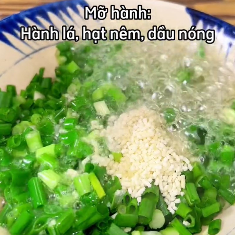 Bước 1 Chuẩn bị nguyên liệu Khoai mì mỡ hành (Công thức được chia sẻ từ Tiktok vào bếp cùng Điện máy XANH)