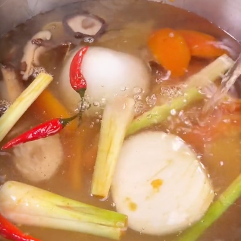 Bước 4 Nấu nước dùng Bánh canh nấm chay (Công thức được chia sẻ bởi Tiktok Bếp chay XANH)