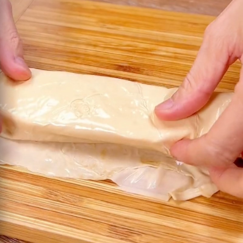 Bước 2 Tàu hũ ky cuộn nấm Tàu hũ ky kho gừng