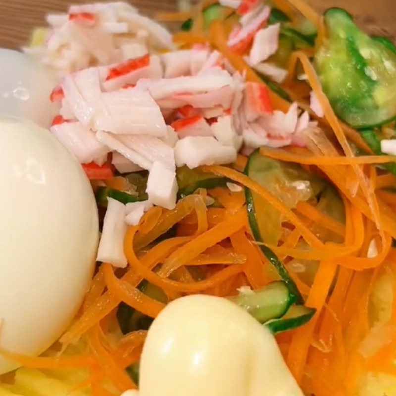 Bước 2 Trộn salad Salad khoai tây (Công thức được chia sẻ từ Tiktok vào bếp cùng Điện máy XANH)