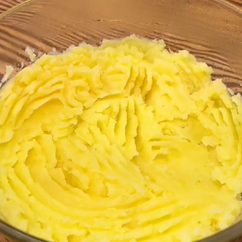 Bước 2 Trộn salad Salad khoai tây (Công thức được chia sẻ từ Tiktok vào bếp cùng Điện máy XANH)