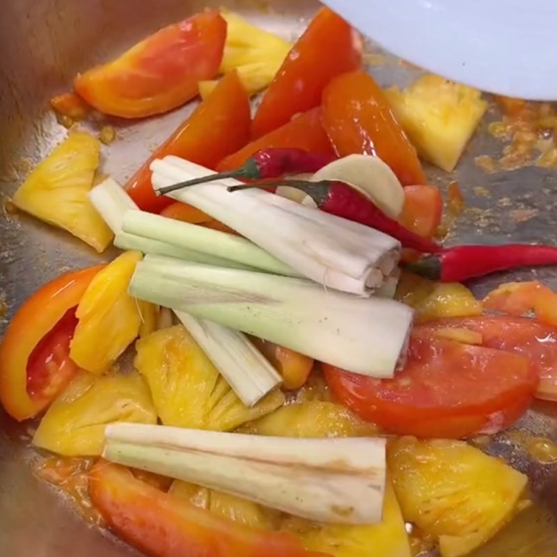 Bước 3 Xào sơ nguyên liệu Bánh canh nấm chay (Công thức được chia sẻ bởi Tiktok Bếp chay XANH)