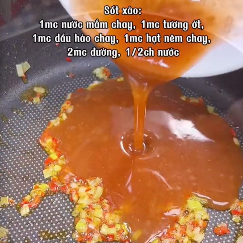 Bước 3 Xào sườn non chay chua ngọt Sườn chay xào chua ngọt với ớt chuông
