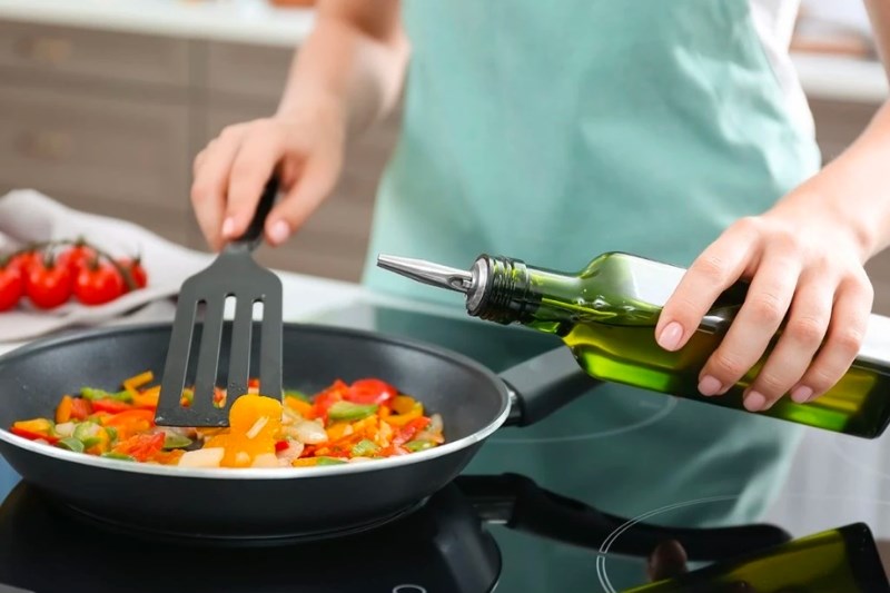 Kh&ocirc;ng n&ecirc;n nấu ăn ở nhiệt độ cao qu&aacute; l&acirc;u