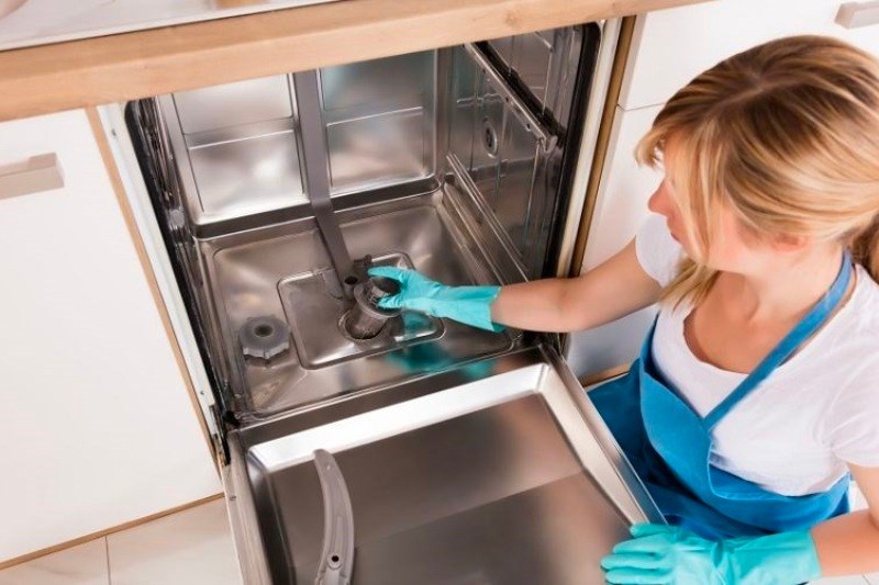 Hướng dẫn c&aacute;c bước loại tắc nghẽn của ống tho&aacute;t nước m&aacute;y rửa b&aacute;t Bosch