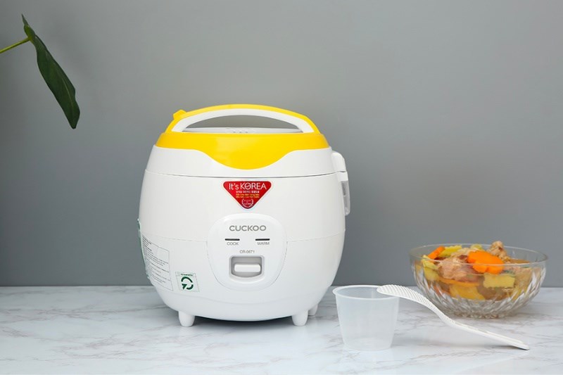 Nồi cơm nắp g&agrave;i Cuckoo 1.08 l&iacute;t CR-0671