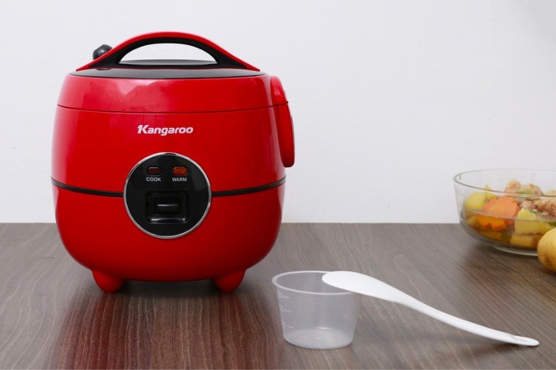 Nồi cơm nắp g&agrave;i Kangaroo 1.2 l&iacute;t KG822