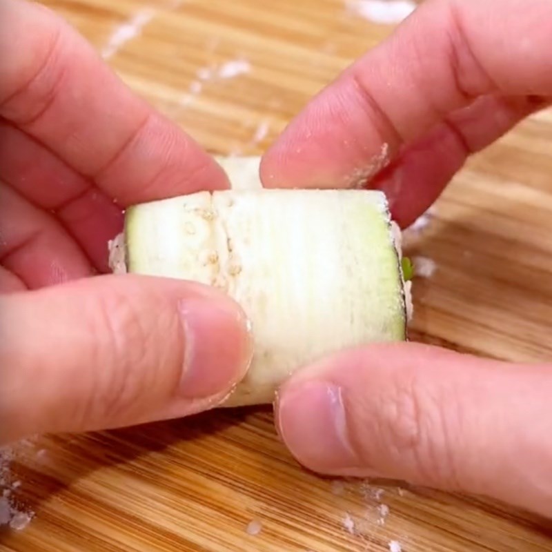 Bước 4 Cà tím cuộn Cà tím cuộn chiên xù