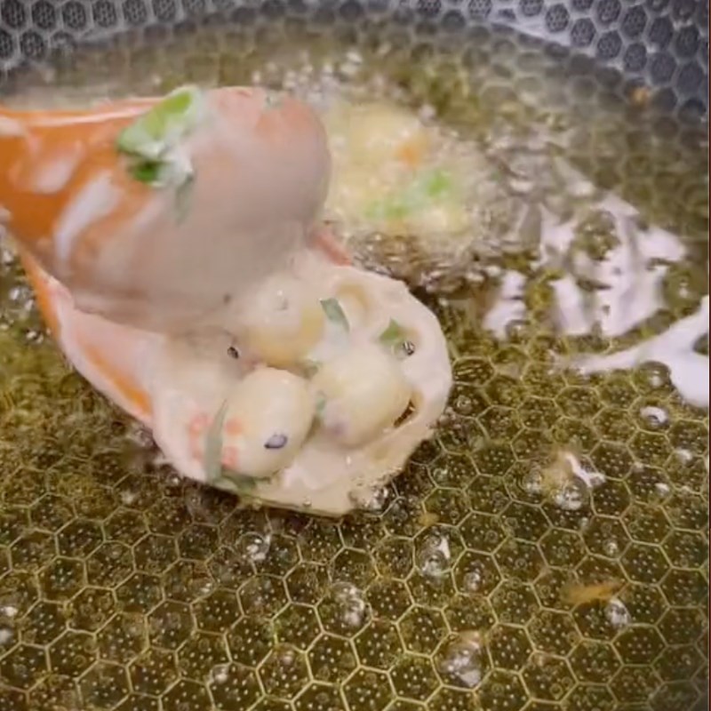 Bước 3 Chiên bánh Bánh hạt sen chiên giòn (Công thức được chia sẻ bởi Tiktok Bếp chay XANH)