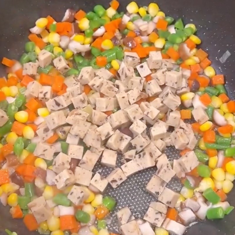 Bước 4 Chiên cơm Cơm chiên nấm đông cô