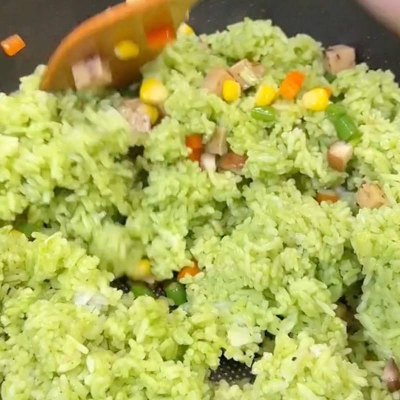 Bước 4 Chiên cơm Cơm chiên nấm đông cô