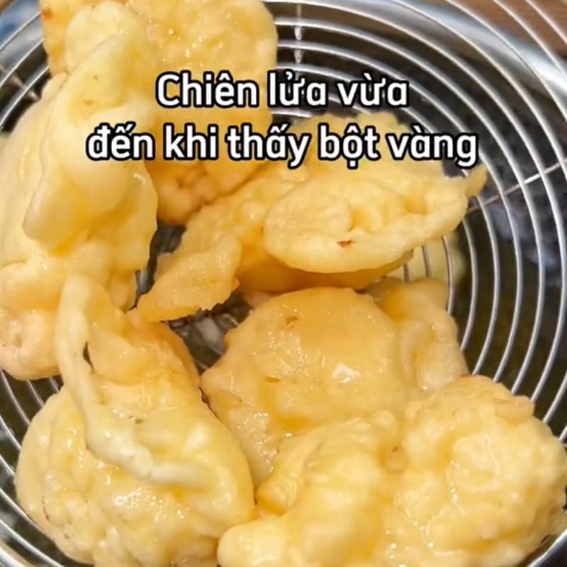 Bước 2 Chiên nấm Nấm chiên giòn sốt trứng muối (Công thức được chia sẻ từ Tiktok Vào bếp cùng Điện máy XANH)