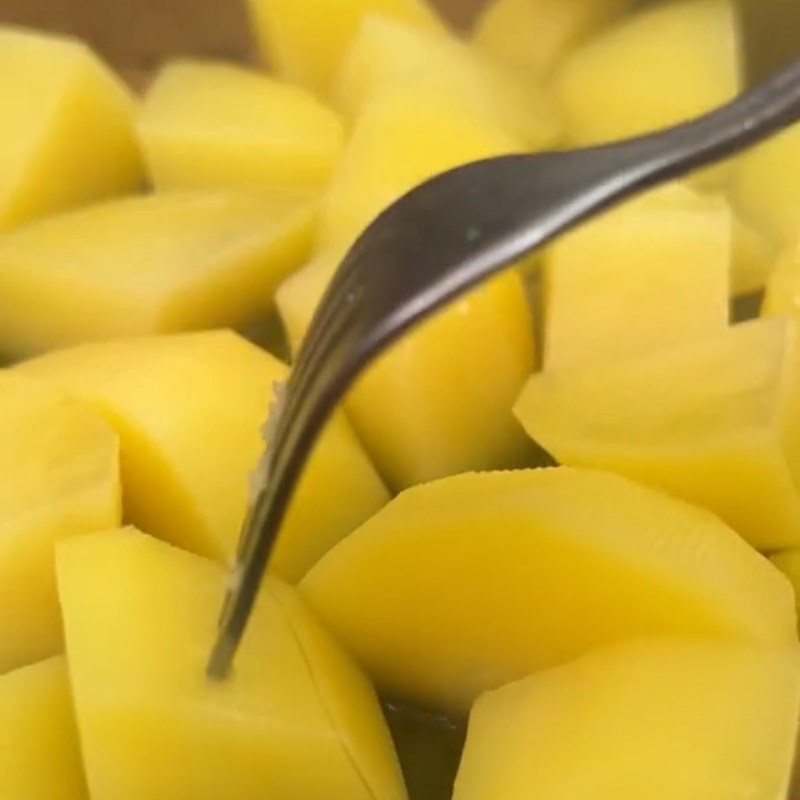 Bước 1 Chuẩn bị nguyên liệu Bánh khoai tây nướng (Công thức được chia sẻ từ Tiktok Vào bếp cùng Điện máy XANH)