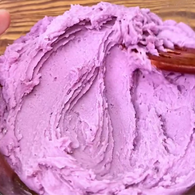 Bước 1 Hấp khoai Bánh nếp khoai môn (Công thức được chia sẻ từ Tiktok Vào bếp cùng Điện máy XANH)