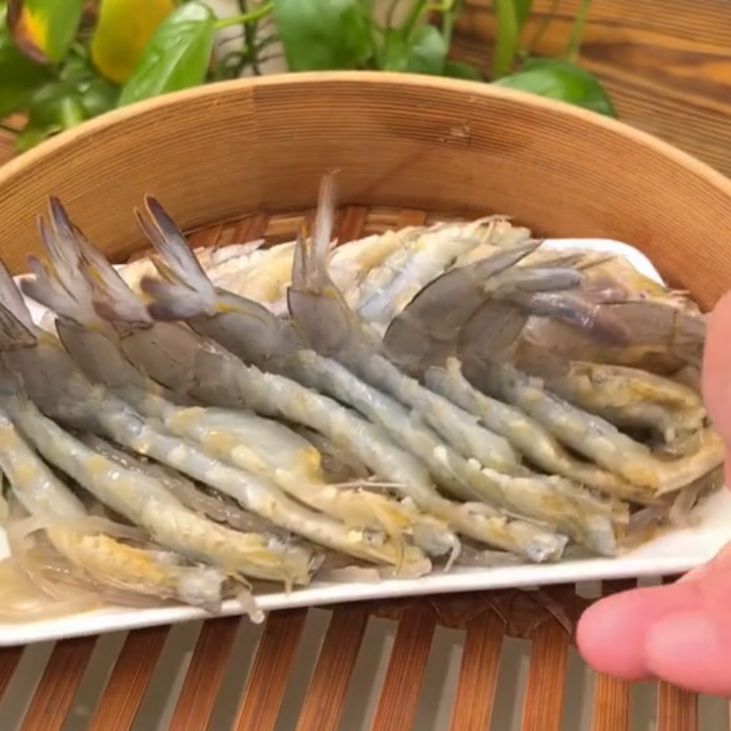 Bước 3 Hấp tôm Tôm hấp tỏi (Công thức được chia sẻ tù Tiktok Vào bếp cùng Điện máy XANH)