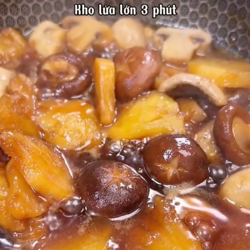 Bước 4 Kho nấm đông cô với thơm Nấm đông cô kho thơm (Công thức được chia sẻ bởi Tiktok Bếp chay XANH)