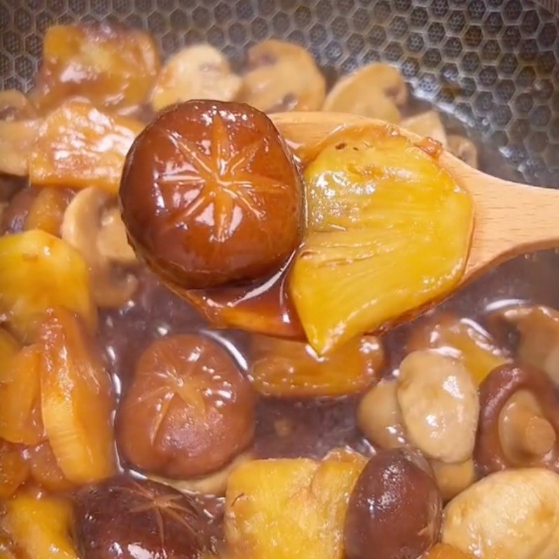 Bước 4 Kho nấm đông cô với thơm Nấm đông cô kho thơm (Công thức được chia sẻ bởi Tiktok Bếp chay XANH)