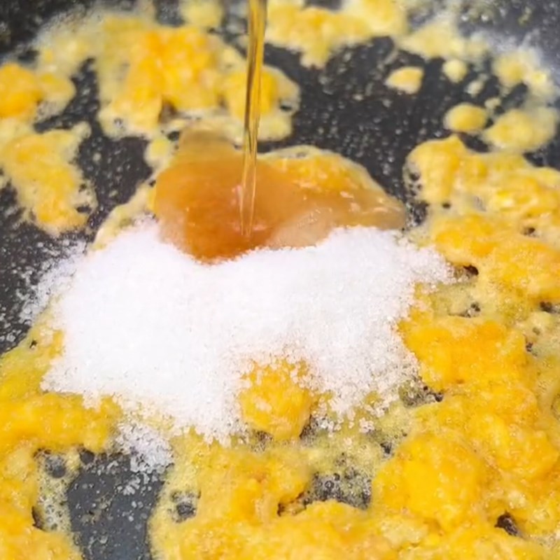 Bước 3 Làm sốt Nấm chiên giòn sốt trứng muối (Công thức được chia sẻ từ Tiktok Vào bếp cùng Điện máy XANH)