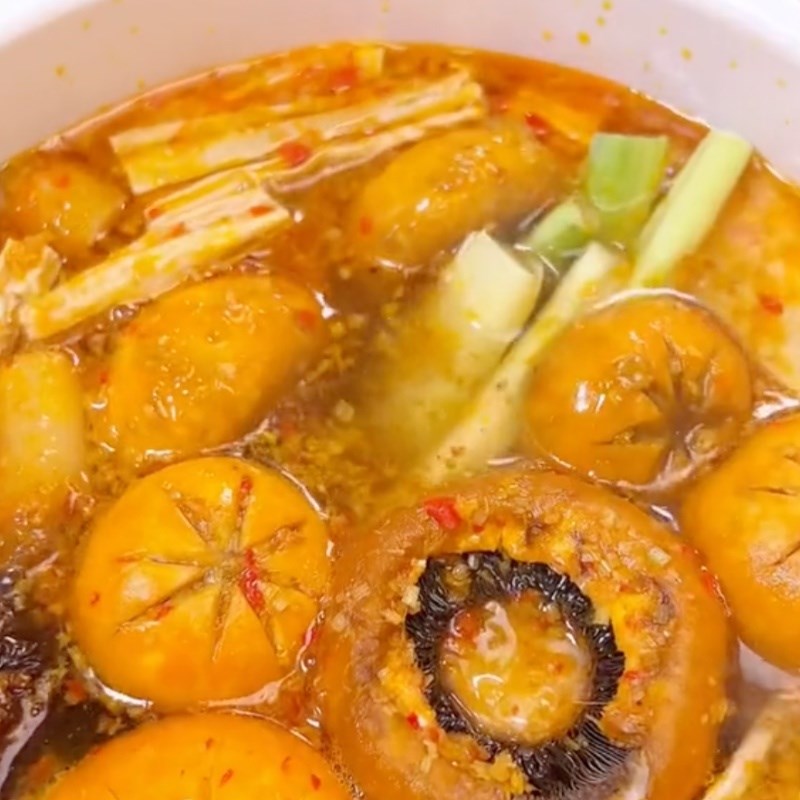 Bước 4 Nấu nước dùng Bún nấm sa tế chay