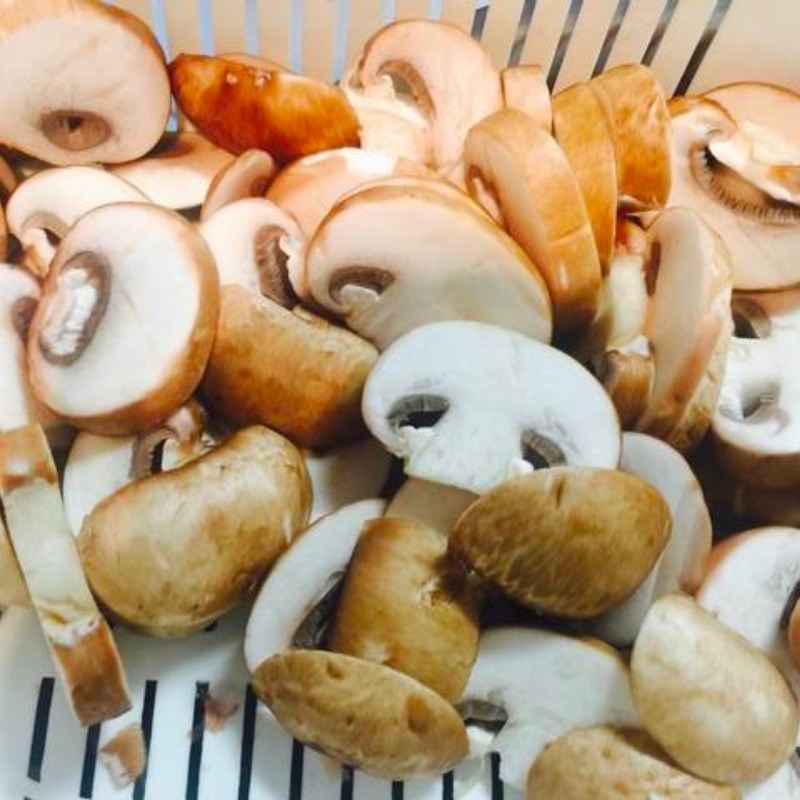 Bước 1 Sơ chế nguyên liệu Bánh pizza nấm mỡ chay