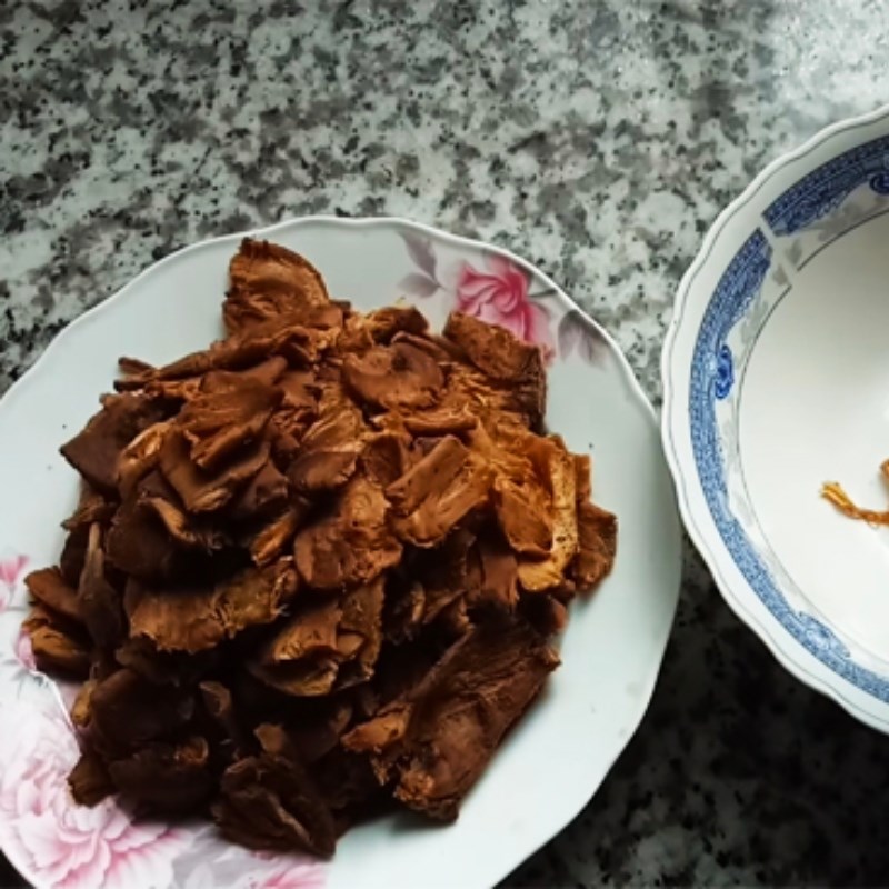 Bước 1 Sơ chế nguyên liệu Hủ tiếu sa tế chay (Công thức được chia sẻ bởi Tiktok Bếp chay XANH)