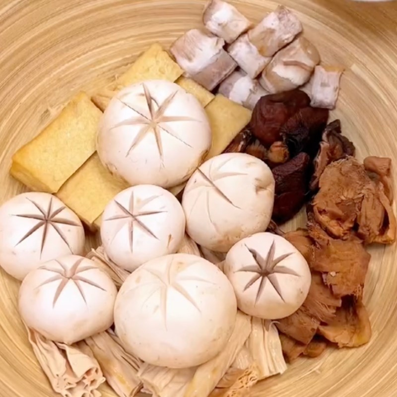 Bước 1 Sơ chế nguyên liệu Bún nấm sa tế chay