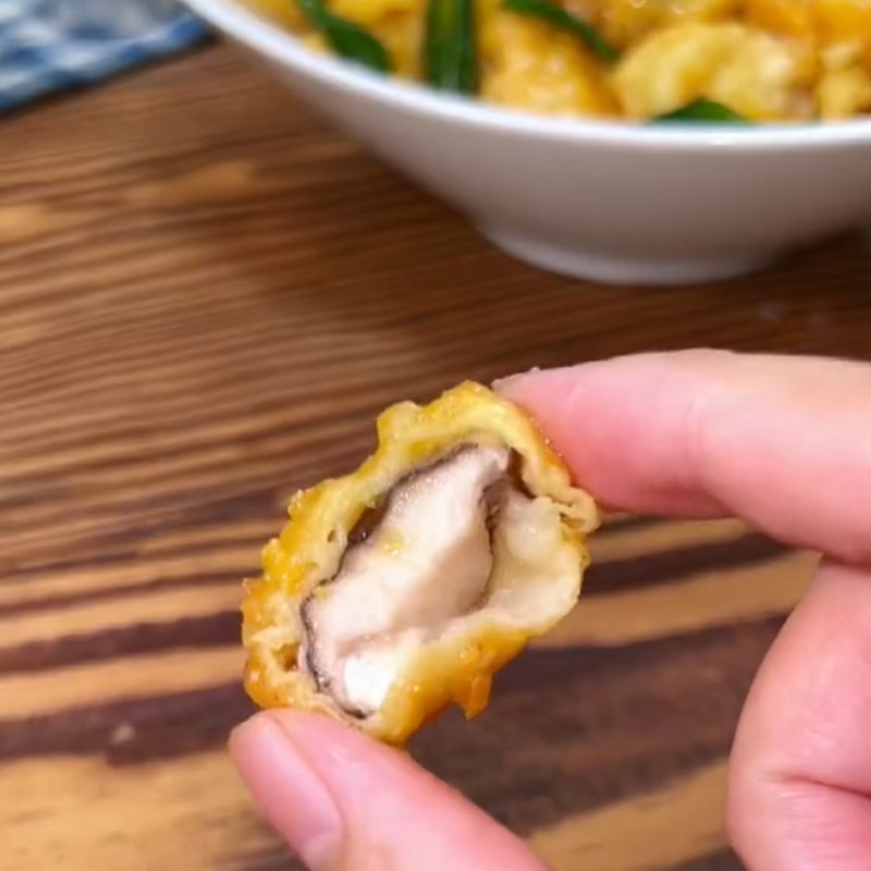 Bước 4 Thành phẩm Nấm chiên giòn sốt trứng muối (Công thức được chia sẻ từ Tiktok Vào bếp cùng Điện máy XANH)