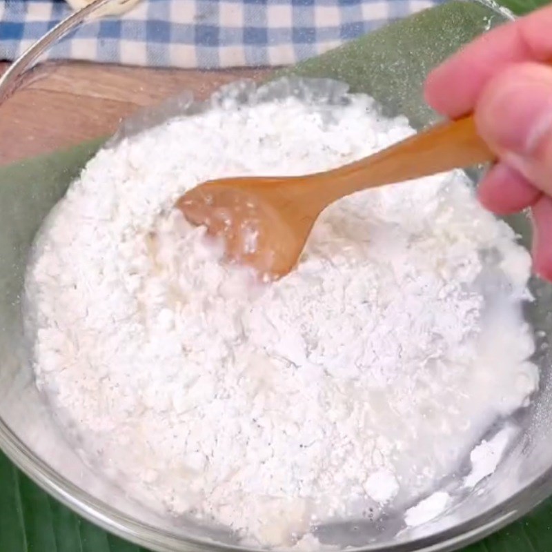 Bước 2 Trộn bột bánh Bánh hạt sen chiên giòn (Công thức được chia sẻ bởi Tiktok Bếp chay XANH)
