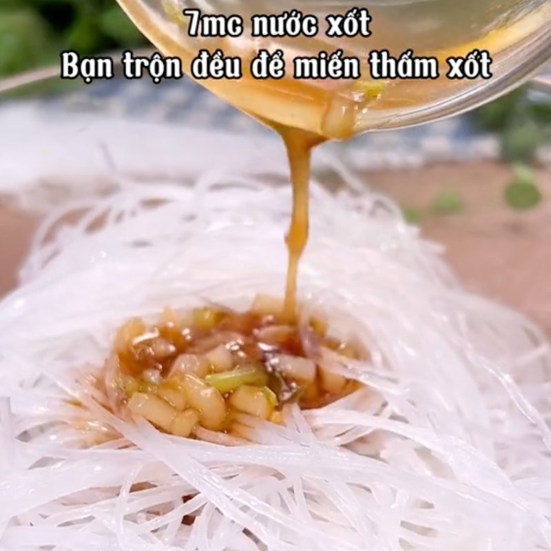 Bước 3 Trộn miến Miến trộn nấm đông cô chay