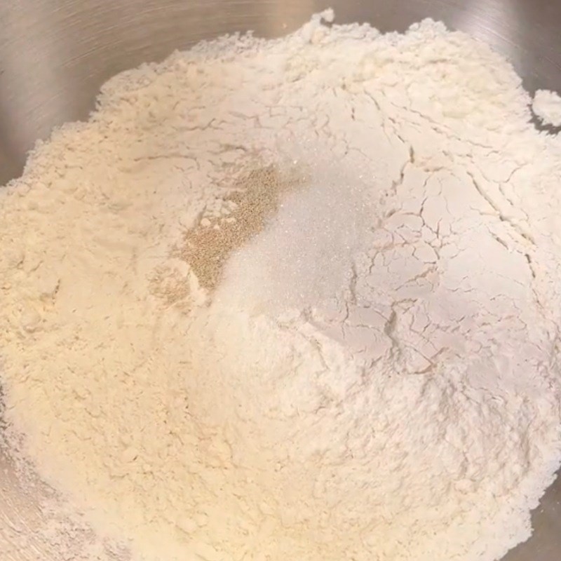 Bước 2 Trộn và nhồi bột Bánh pizza nấm mỡ chay