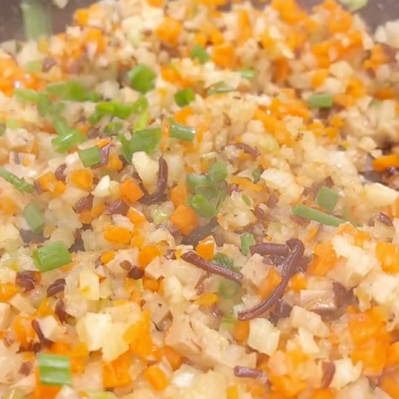 Bước 2 Xào nguyên liệu Bánh mì hấp chay rau củ