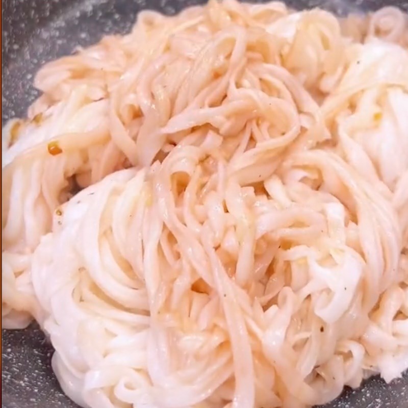 Bước 2 Xào phở Phở xào nấm chay