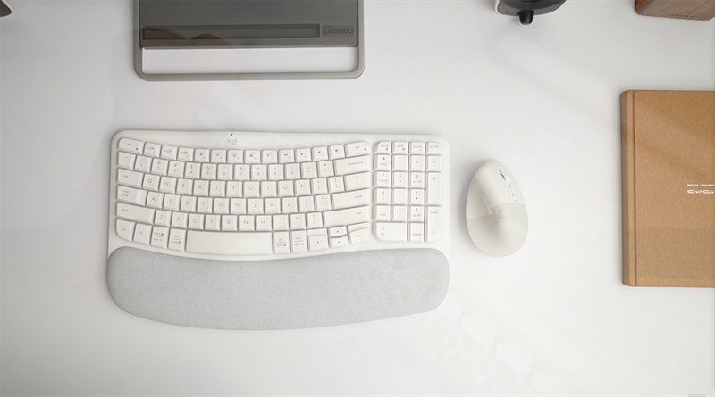 Logitech Wave Keys được thiết kế với layout 98% và kích thước vừa phải