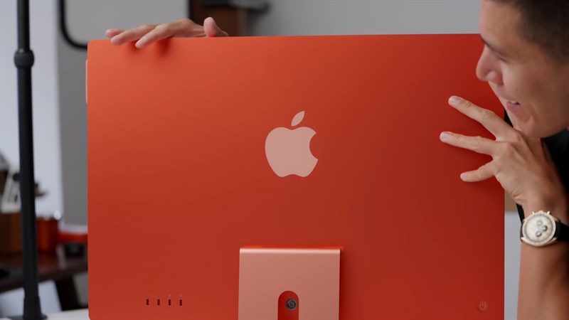 Toàn bộ phần vỏ và chân đế của iMac M3 đều được chế tác từ chất liệu hợp kim nhôm