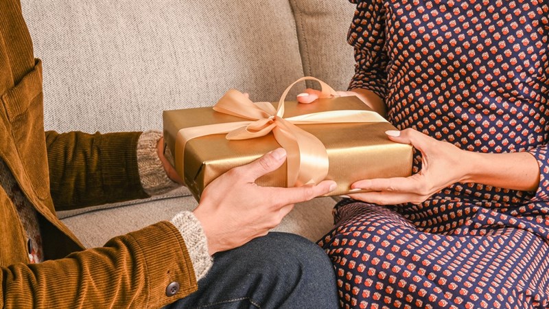 Nếu mong muốn 'lên cấp' tình cảm giữa hai người, bạn nên chọn những món quà có ý nghĩa Nếu mong muốn 'lên cấp' tình cảm giữa hai người, bạn nên chọn những món quà có ý nghĩa