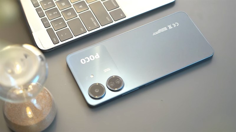 POCO C75 được hoàn thiện từ chất liệu nhựa cho cả mặt lưng và khung viền