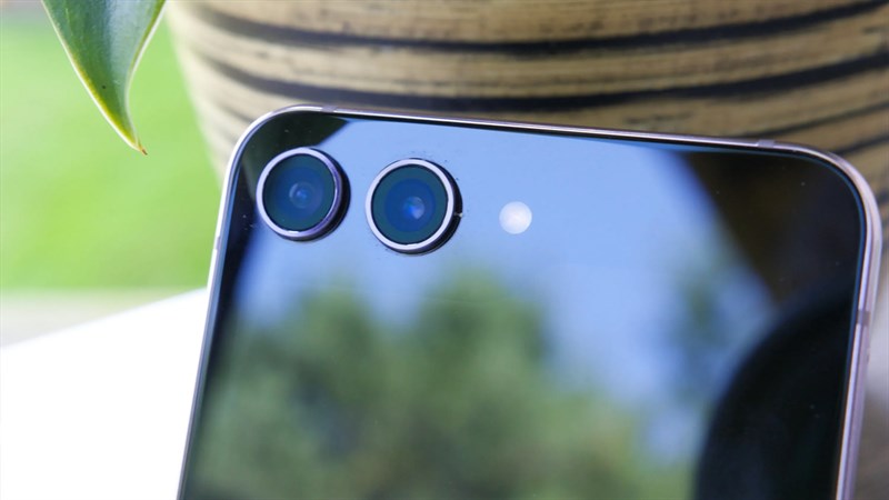 Galaxy Z Flip6 FE được dự đoán sẽ sử dụng camera kép có độ phân giải 12 MP