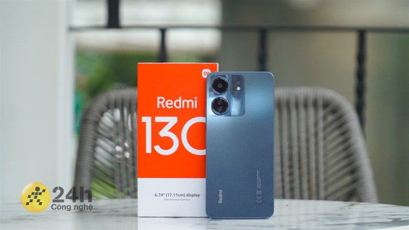 Redmi 13C dù được làm từ nhựa nhưng vẫn có chất lượng hoàn thiện rất chỉn chu